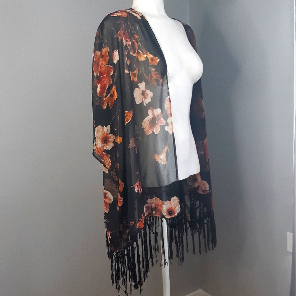 Dynamite semi sheer fringed open front kimono floral shawl Med to Large